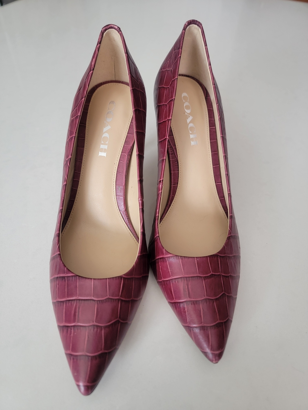 COACH Women's Burgundy Croc-Embossed Leather Pointed Toe Pumps/Heels Size 8.5 - Picture 2 of 6